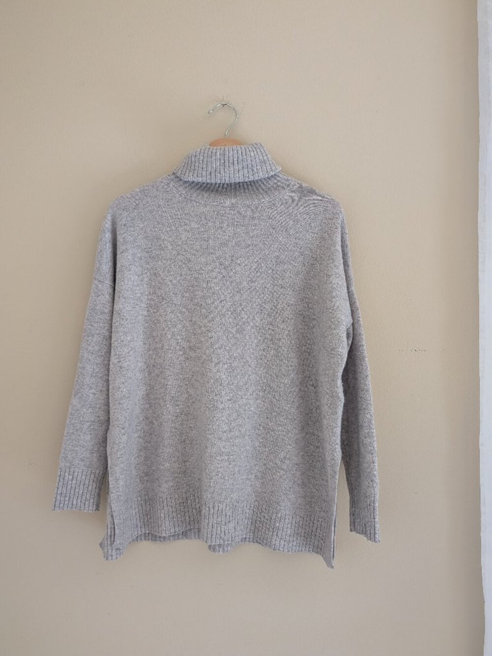 H&M 100% Cashmere Gray Turtleneck Oversized Sweater Side Slit Size Small S